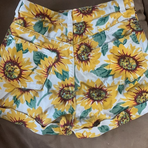 American Apparel Sun Flower Shorts🌻 - Picture 3 of 5